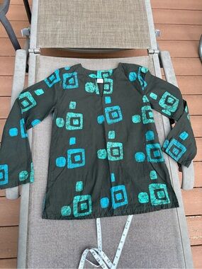 Global Mamas Ghanaian Black Top Blue/Green Shapes 2000s gently worn women size S